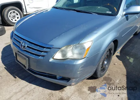 2005 Toyota Avalon Limited z USA, uszkodzony, nr VIN 4T1BK36B85U029061